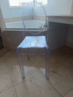 Clear Acrylic Ghost Chair