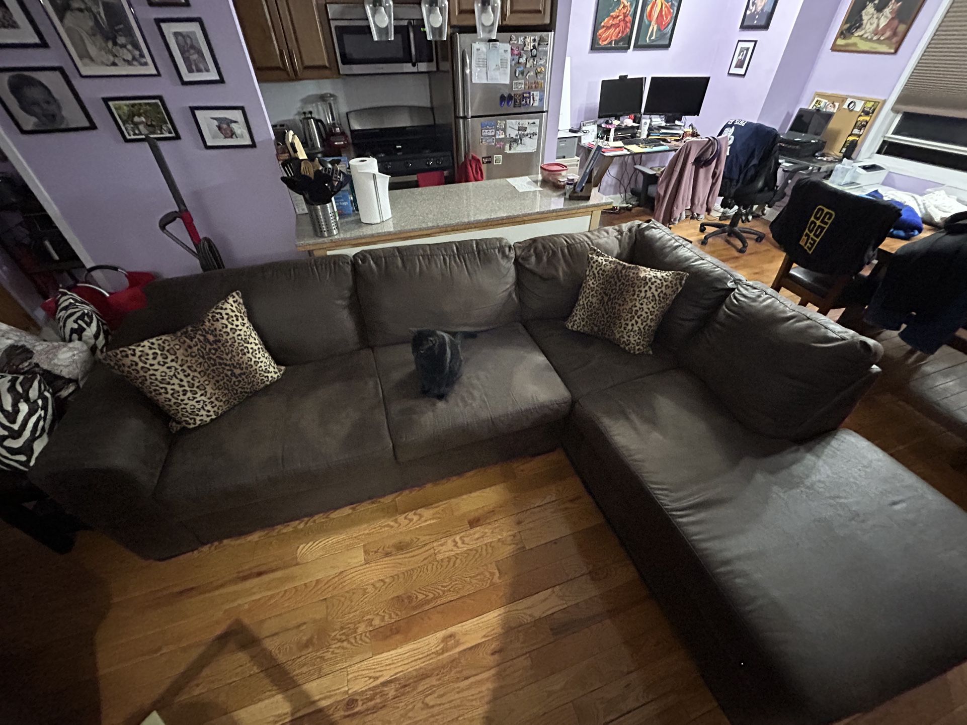 Sofa With Chase