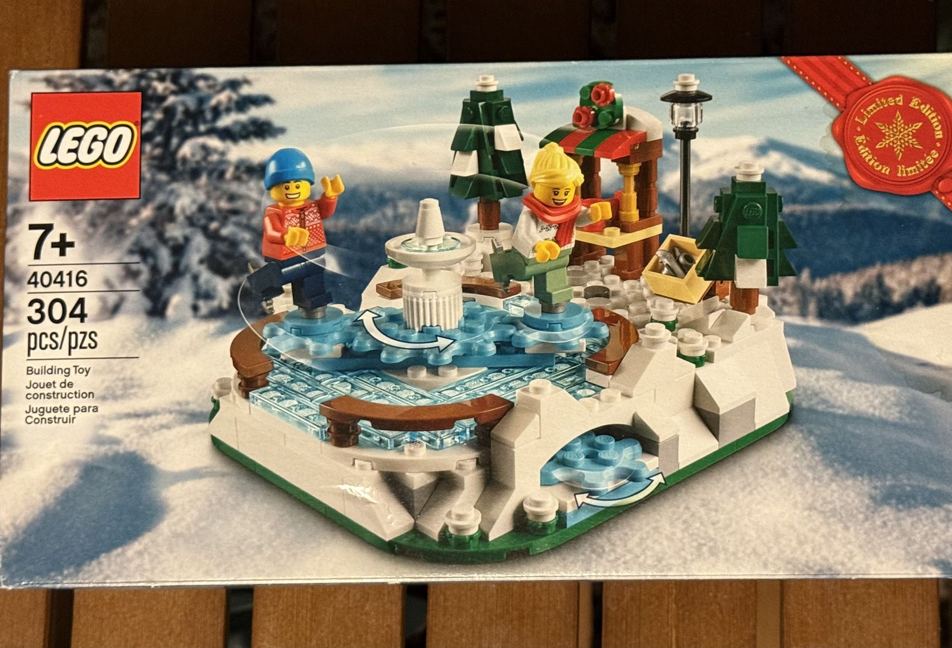 New Lego Limited Edition *Retired* 40416 Holiday Ice Skating Rink