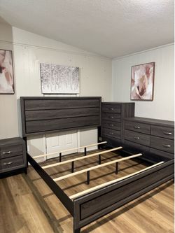 King Bedroom Set – Excellent Condition