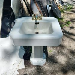 Antique Cast Iron Pedastal Lavatory 