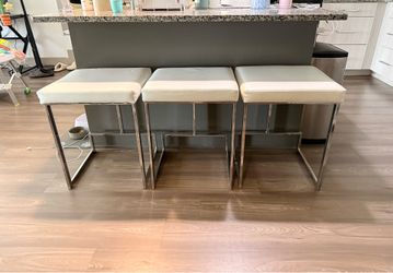 Set of 3 modern counter stools