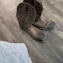 Ariat Men’s Western Cowboy Boots – Great Deal!