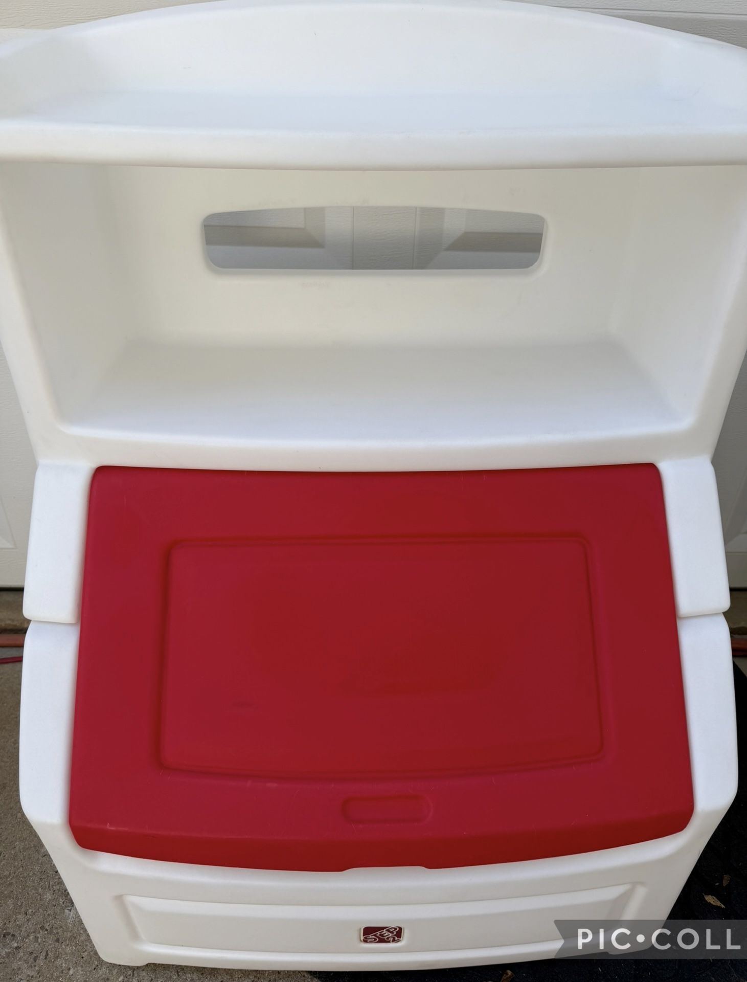 Step 2 Bookcase/ Toy Box