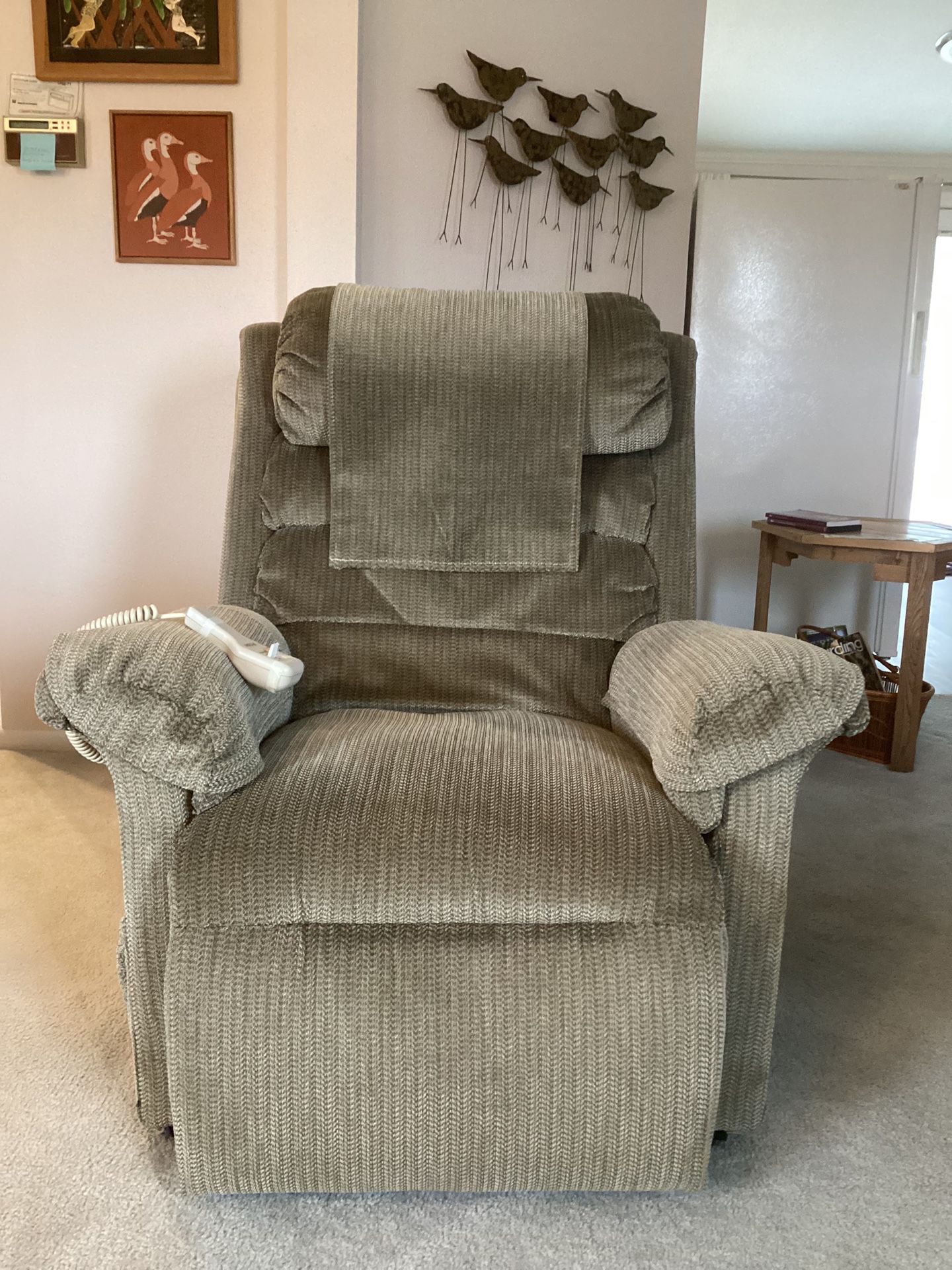 Lift Recliner In Great Condition!