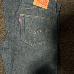 Blue Levi’s 501 W32 L30