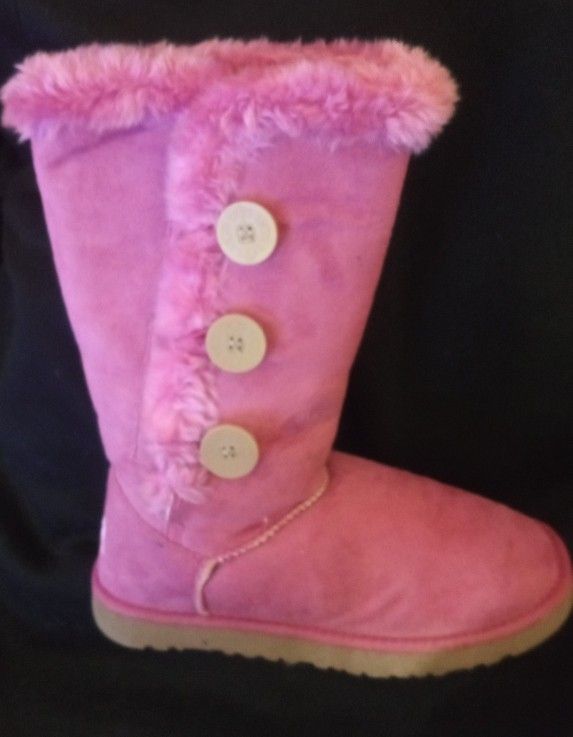 UGG