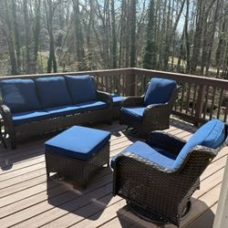 Patio Furniture (6 Piece Wicker Set)