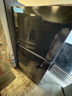 Whirlpool top Freezer Refrigerator Black Stainless