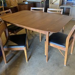 AMERICAN OF MARTINSVILLE Accord Collection Mid Century Walnut Dining Set