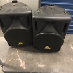 2 15 inches Power Speakers BERINGER