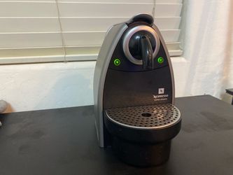 Nespresso Essenza Automatic Espresso /Coffee Maker
