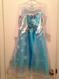 Queen Elsa costume sizes range from 4 to 8