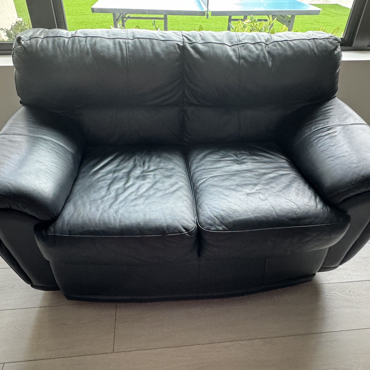 Black Leather Love Seat - Large - Most Comfy Ever !! 