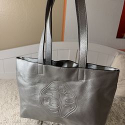 Small Stylish Silver Tote. Pre-owned. Like New