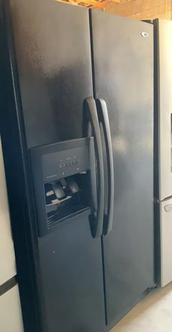 Amana Side By Side Black Refrigerator
