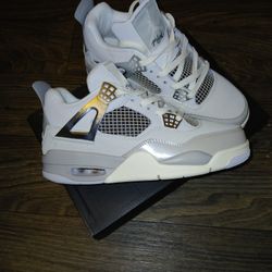 Air Jordan 4s Size 8.5 