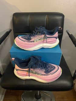 Hoka Sky flow Size 8.5B Women’s $95
