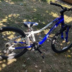 Specialized Hotrock 24 Kids 7-speed Mountain Bike 
