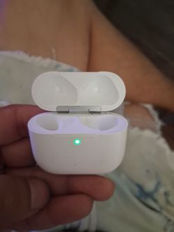 Model # A3058 Apple AirPods Charging Case Only