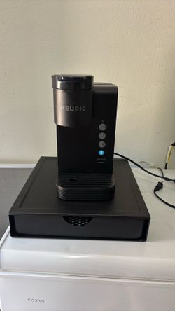 KEURIG coffee maker plus storage