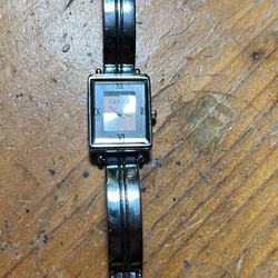 GUCCI VINTAGE WOMENS WATCH 600j Authentic 