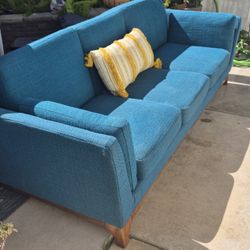 Cena Article 83"couch  -$200 Or Best