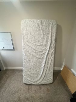 Twin mattress  (lightly used)