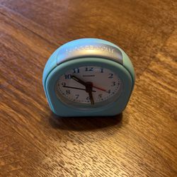 Sharp mint quartz analog alarm clock