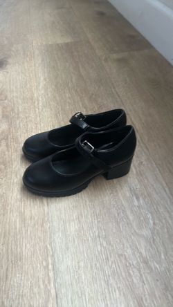 Girl shoes