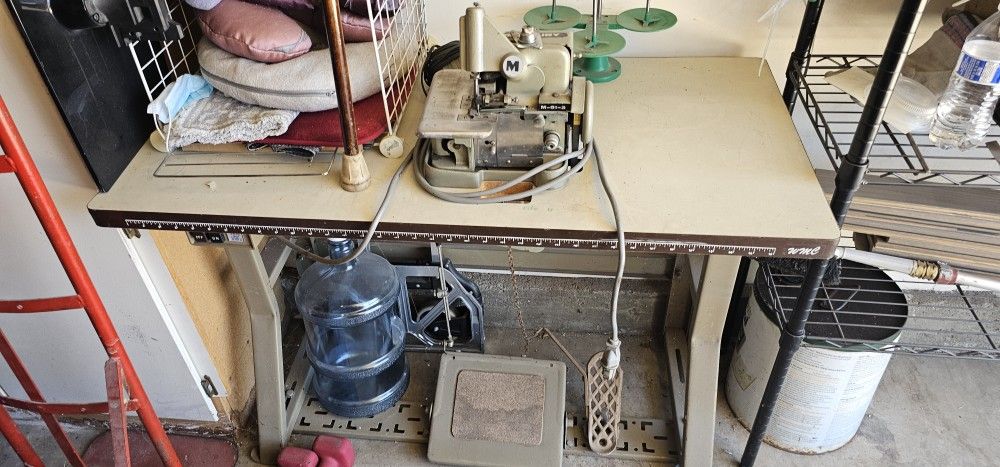 Overlock Sewing Machine