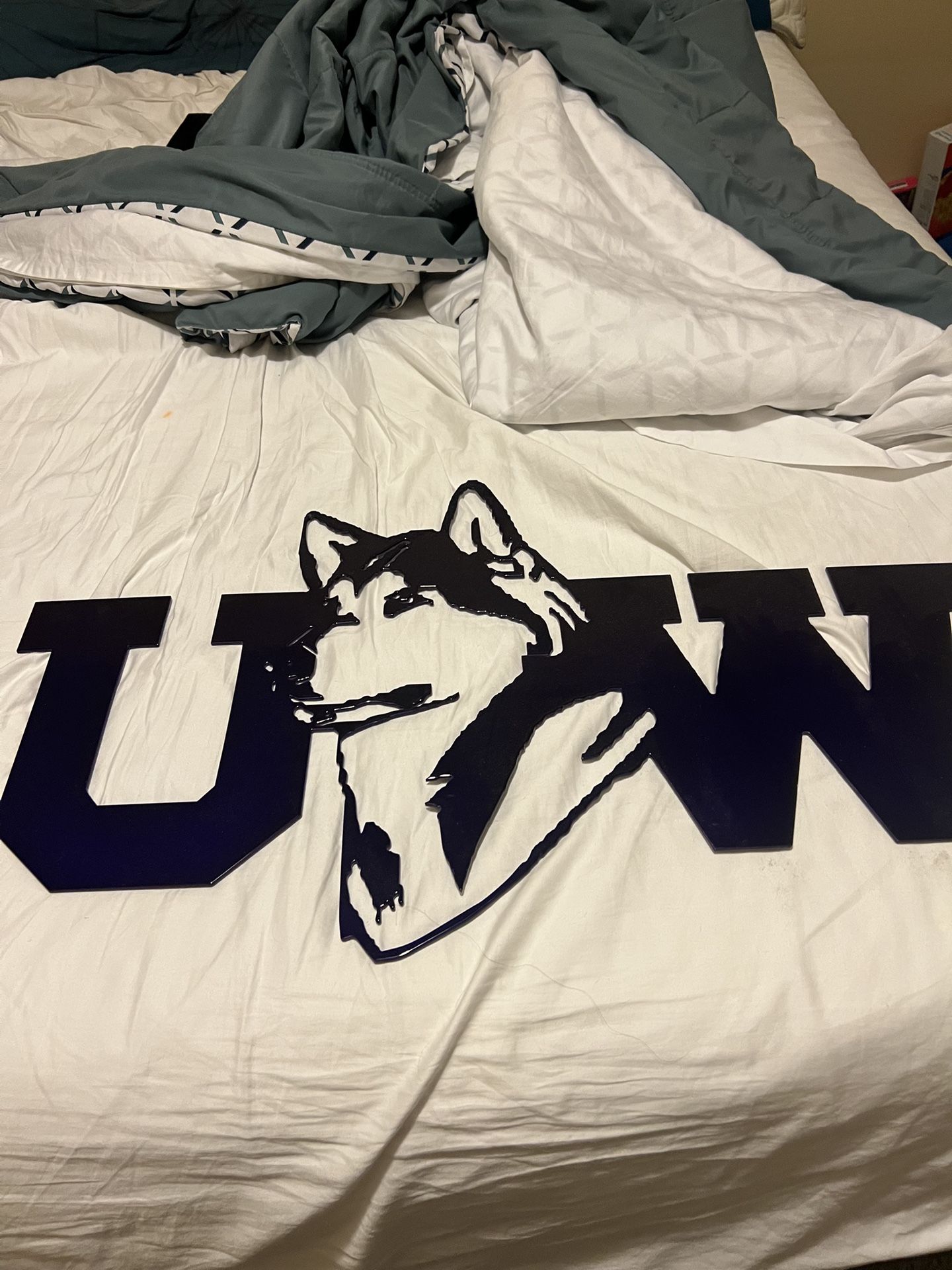 UW Metal Sign