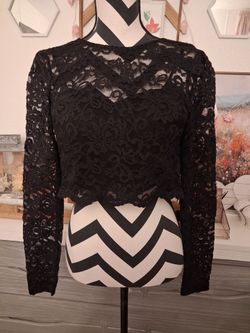 City Studio Black Floral Lace Long Sleeve Crop Top – Size 5 (Juniors)