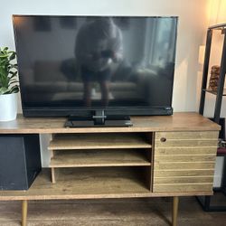 40” Vizio TV And TV Stand
