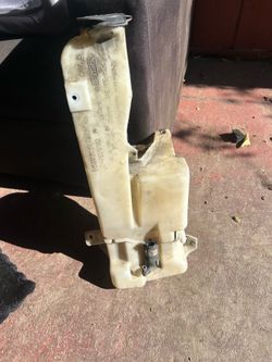 Windshield wiper  canister