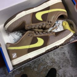 Dunk Low Undefeated 10.5 M