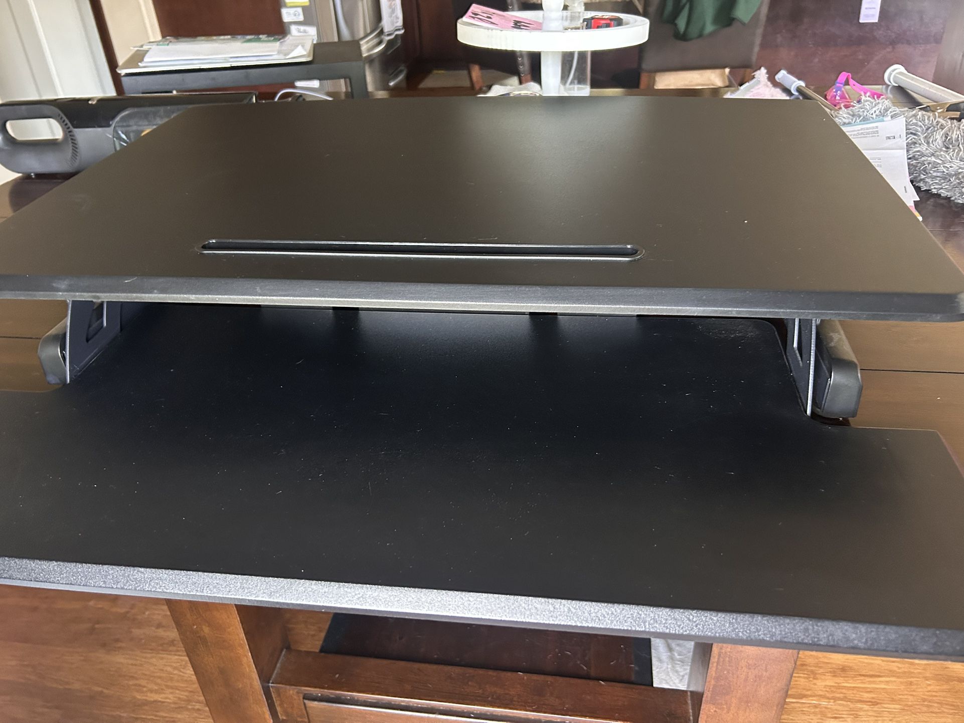 Airlift Adjustable Desk