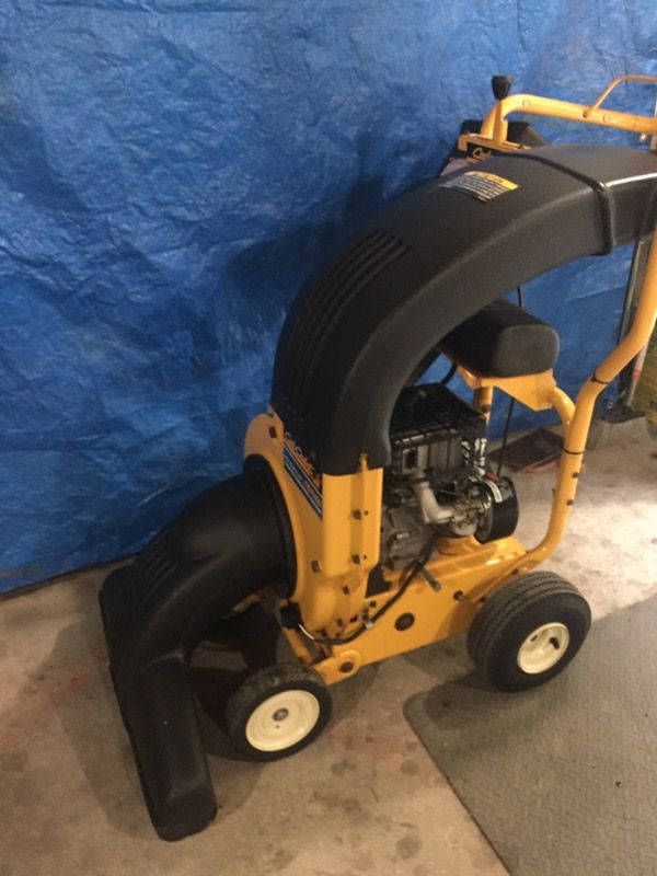 leaf vacuum 3"chipper Cub Cadet CSV260 9hp for Sale in Haddonfield, NJ