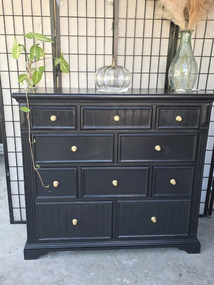 Pulaski Elegant Dresser