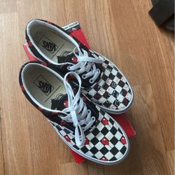 IT 2021 Vans Size 5 Men , 6.5 Women