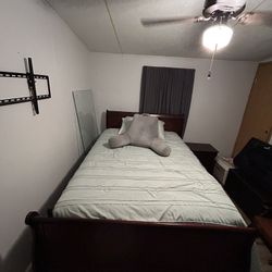 Full Size Bedroom Set with Dresser, Mirror, Nightstand & Brand New Mattress – Like New 