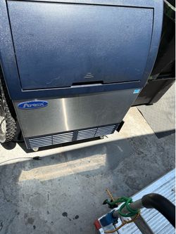 Icemaker machine
