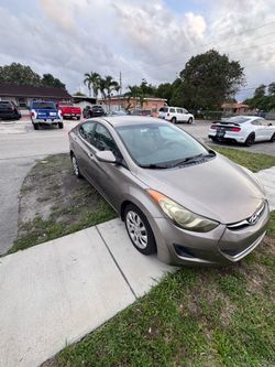 Hyundai Elantra 2012