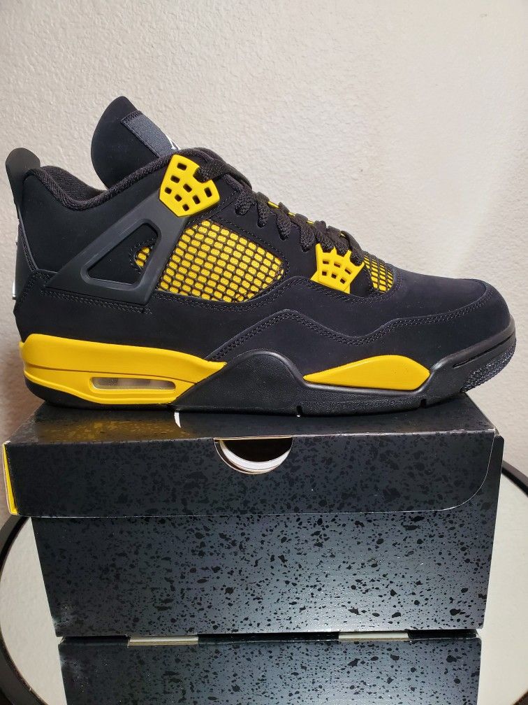 BRAND NEW JORDAN  4 THUNDER ⛈️ 