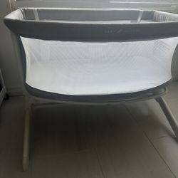 Baby delight bassinet & changing table 