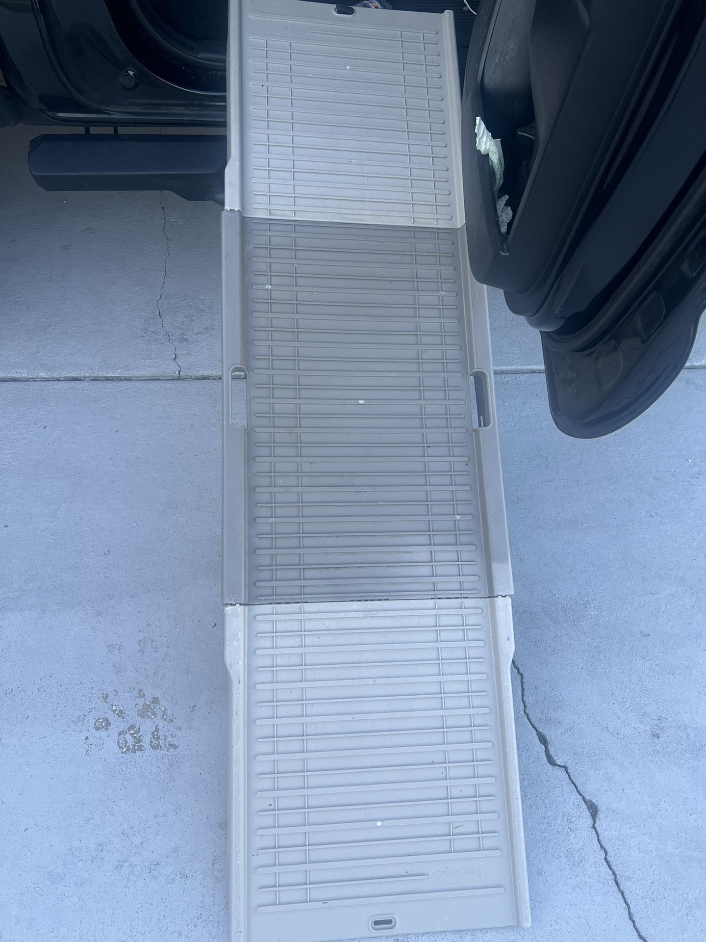 Amazon Basics Plastic Pet Ramp Universal for Car, Truck, or SUV, Tri-Fold, 63 in x 18.3 in x 3.9 in, Ivory lot#0.7APR1617 