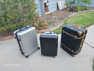 3 suit cases  very  light  heavy Duty zipper move  smoothly wheels  spin freely all 4 wheels