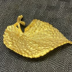Gold Tone Leaf Brooch/Pin