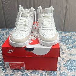 Ladies Sz 7 high top Nikes