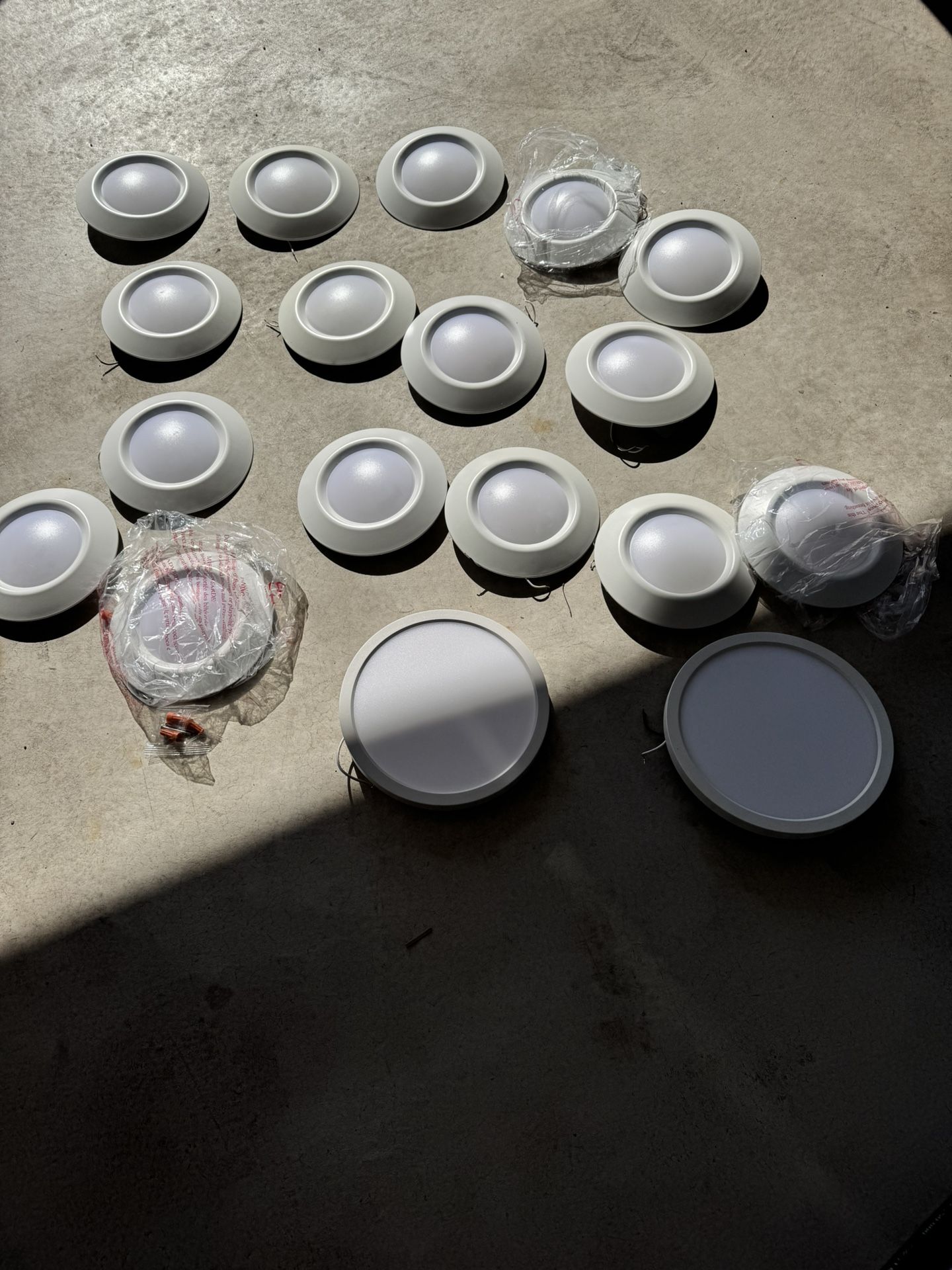 Recess ceiling light 3000k, 13 w, $5 EACH